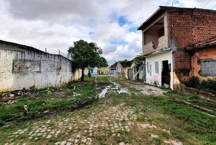 Iminente colapso de uma mina de exploração de sal-gema da Braskem, provoca afundamento do solo que já condenou milhares de casas em bairros de Maceió. Foto: UFAL